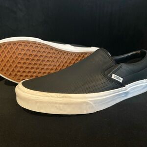 Size 10 men’s black slip on Vans
